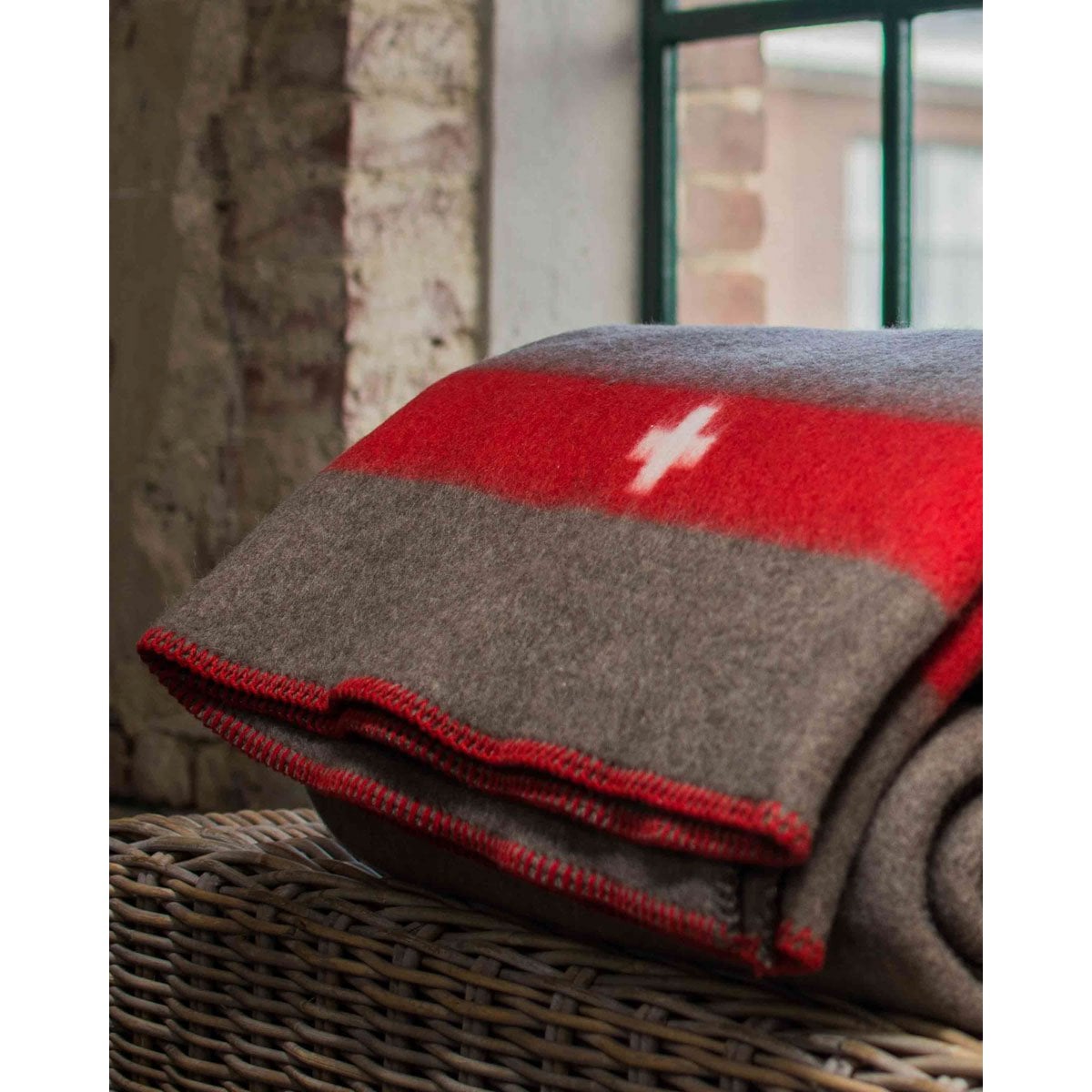 Merinodecke SWISS ARMY - braun